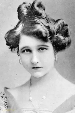 Dora De Winton