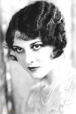Lorraine Eason