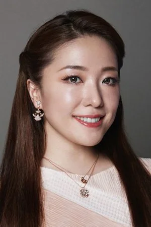 Ayaka Hirahara