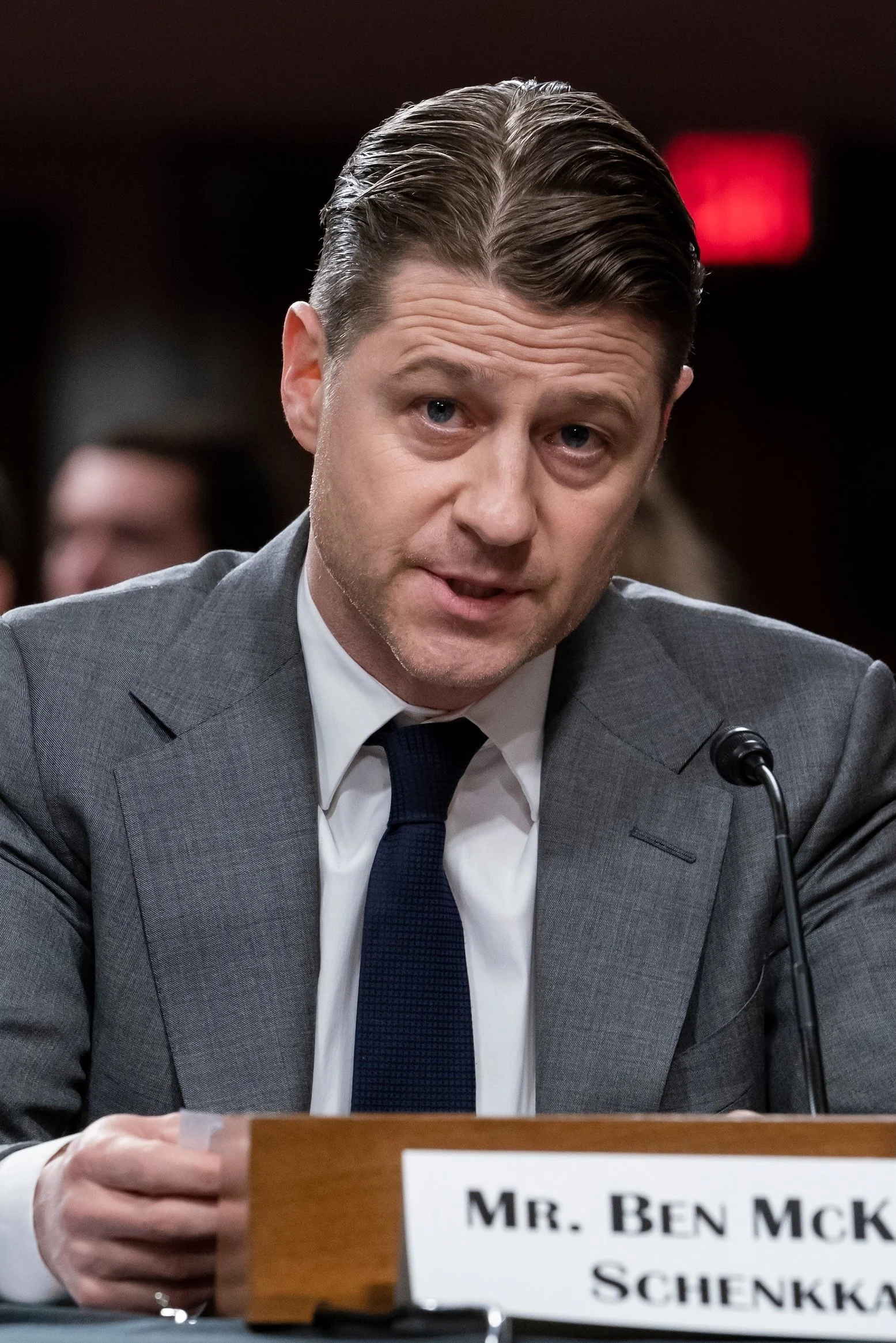 همه به خاطر پول به شما دروغ می‌گویند