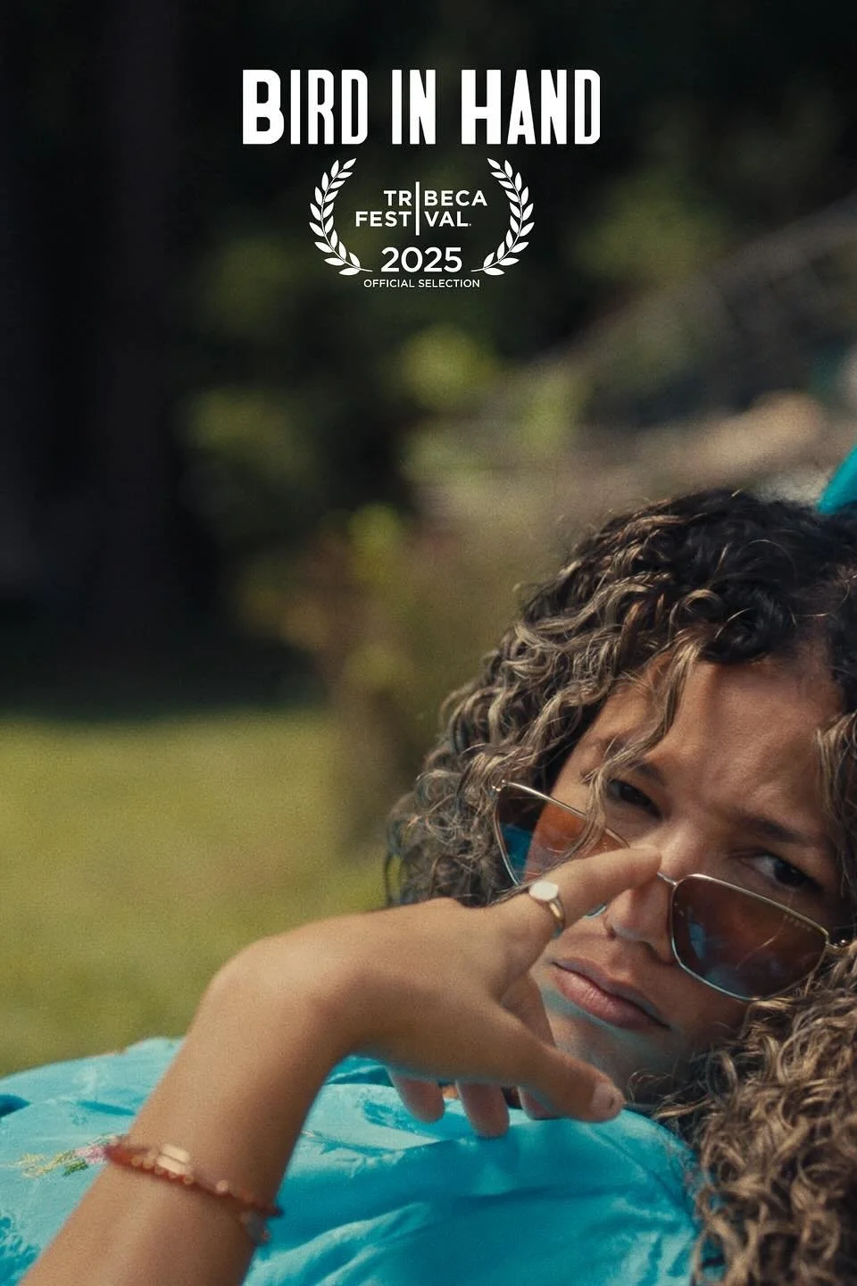 پرنده در دست