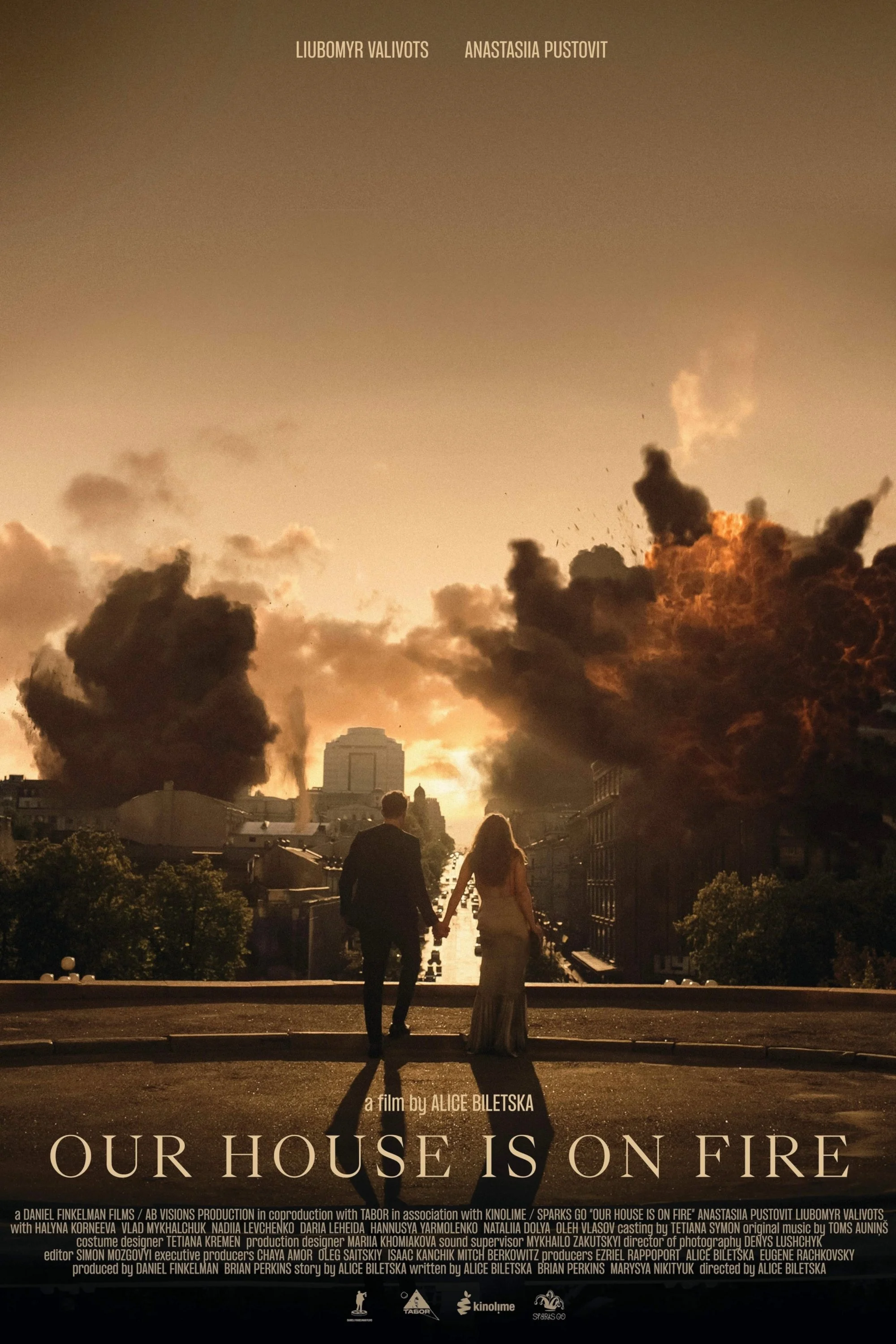 خانه ما در آتش است