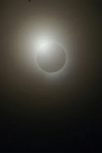 زمانی که خورشید خورده می‌شود (چی‌بال کی‌ین)