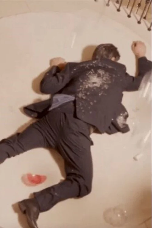 چه کسی به سایمون کاول شلیک کرد؟