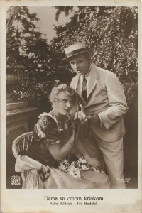 زن در ماسک سیاه