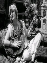 Enis Aldjelis, die Blume des Ostens