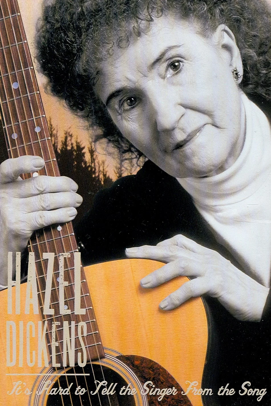 هیزل دیکنس: نمی‌توان تشخیص داد خواننده از ترانه