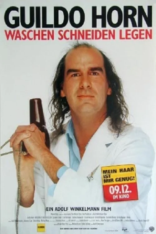 شانه مردی با موهایش