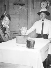 مجلس سایه‌ها