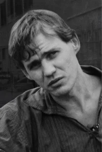 نویسنده ای که با زبان سوئدی دشمن بود