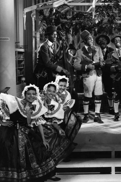 برف در چشمانت می‌ریزد